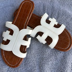 Soft one Women’s Flat Slide Sandal